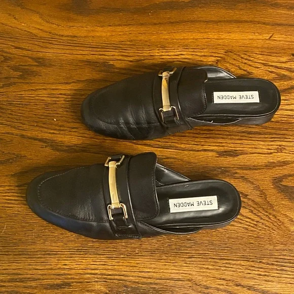 Steve Madden Black Slip-On Shoes with Gold Detail - Picture 4 of 8